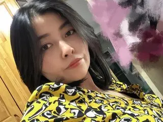 LinaZhang shows pics
