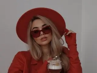 MiaMirelli video shows
