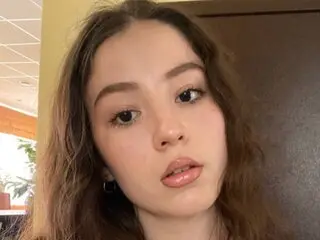 JulyLarain pussy shows