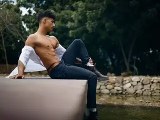 MaximoRomano jasmin show